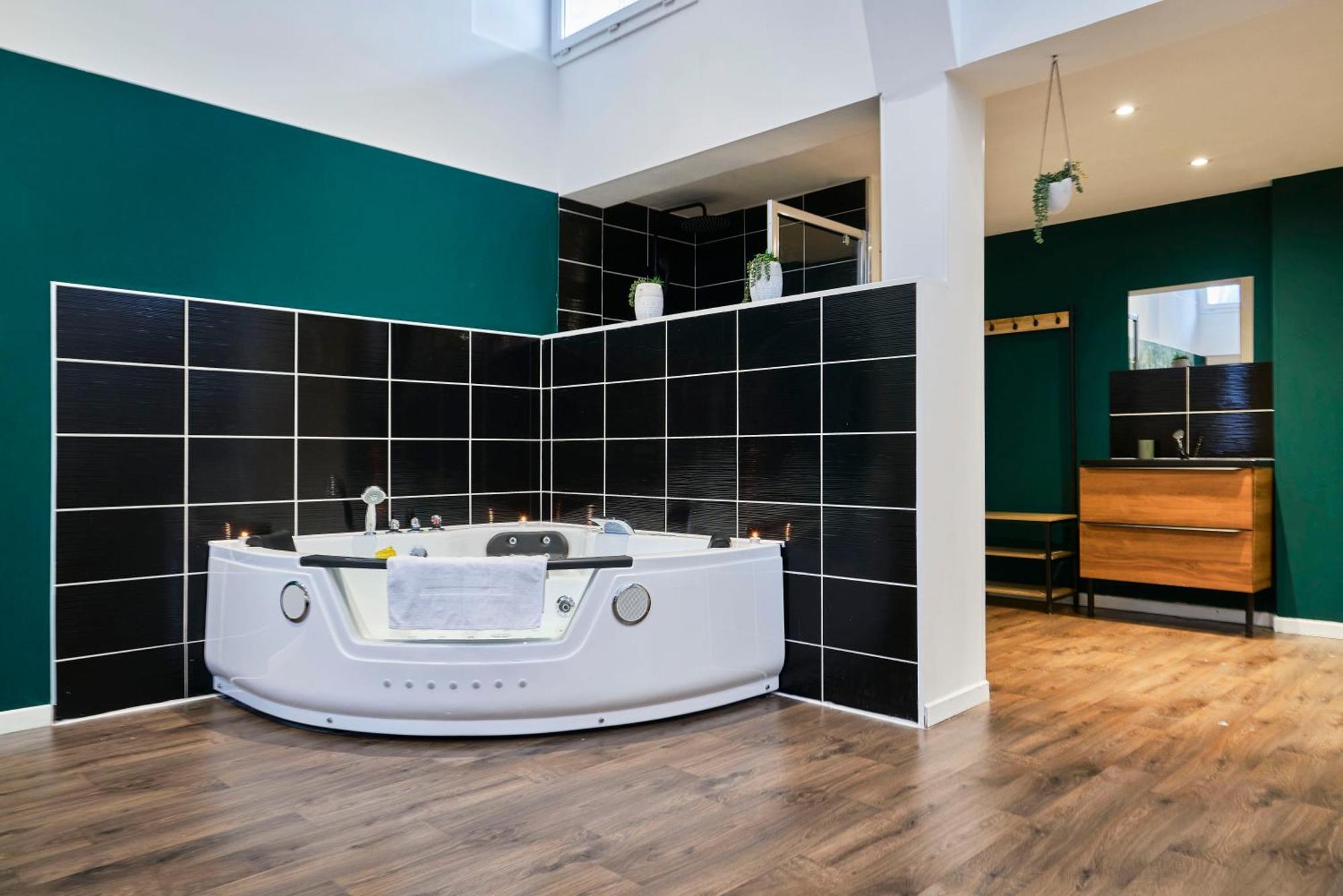 Ng Prestige - Lille L L Mairie - Gare L Nain - Grand - Balneo - Sauna - Netflix - Wifi * Roubaix
